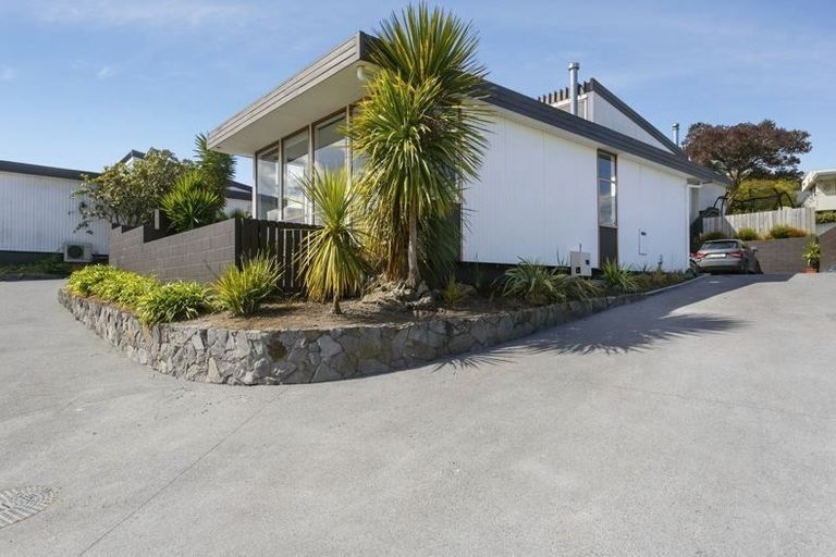 Photo of property in 1/232 Lake Terrace, Waipahihi, Taupo, 3330