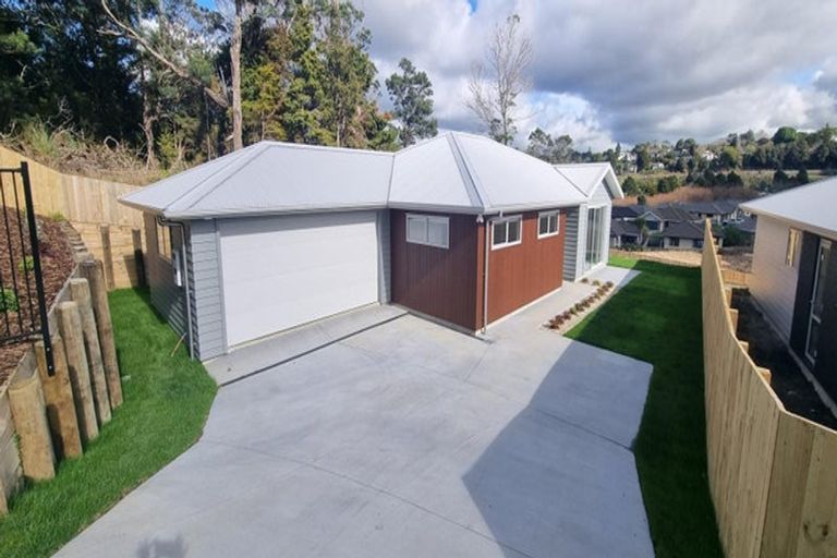 Photo of property in 8 Monterey Rise, Te Kamo, 0112