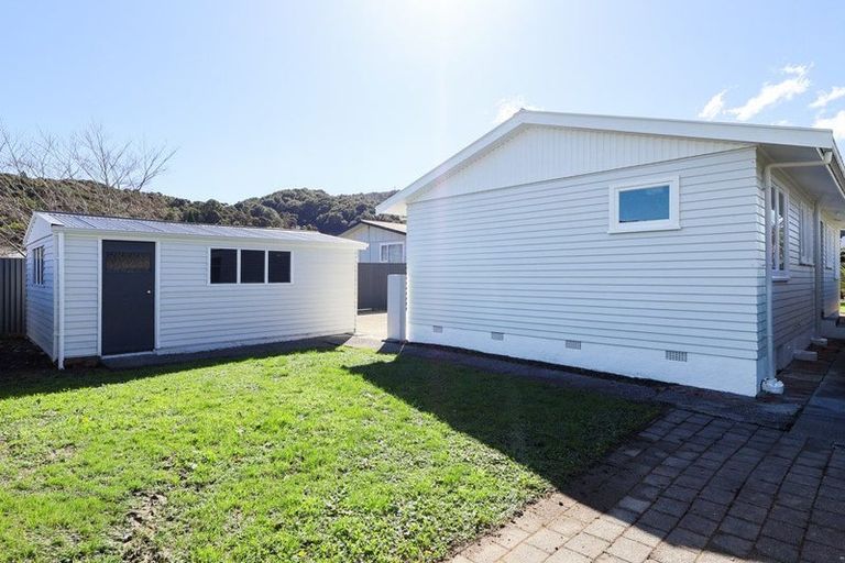 Photo of property in 7 Karamea Grove, Wainuiomata, Lower Hutt, 5014