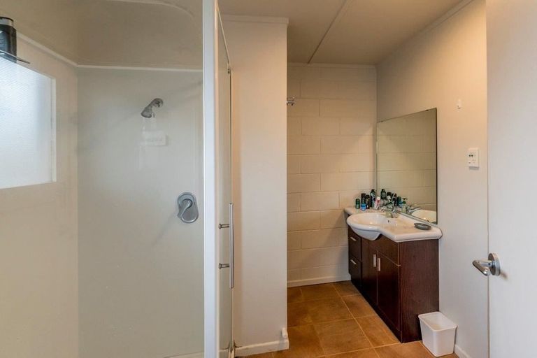 Photo of property in 16 Eruini Street, Waikanae Beach, Waikanae, 5036