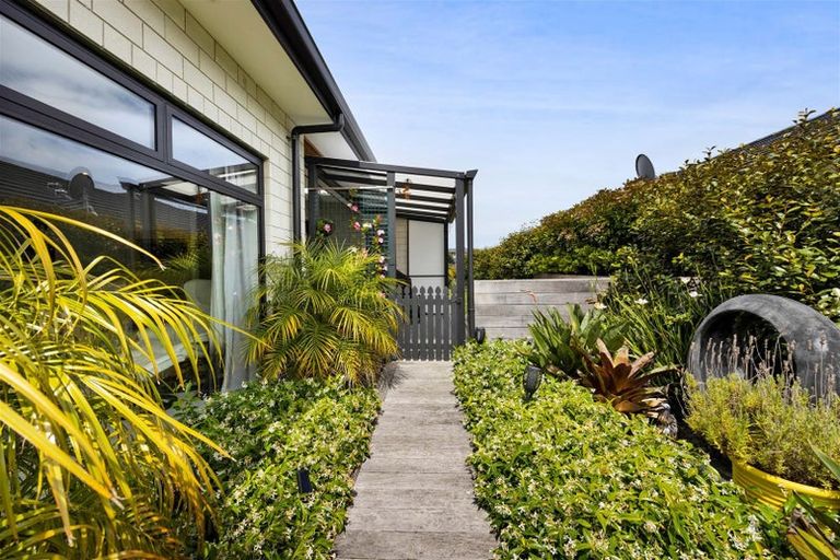 Photo of property in 14 Waitaha Place, Bell Block, New Plymouth, 4312