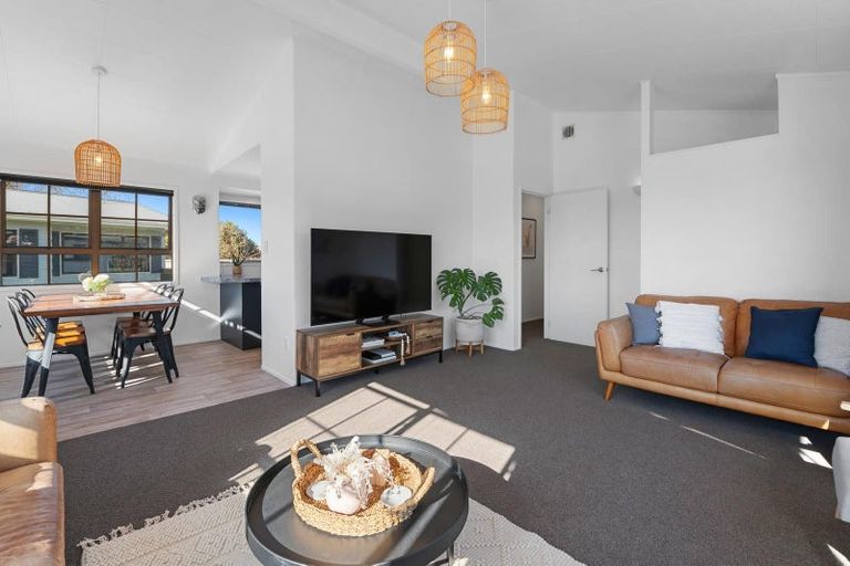 Photo of property in 8 Taurus Place, Kawaha Point, Rotorua, 3010