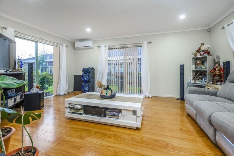 Photo of property in 76 Crossandra Drive, Mangere, Auckland, 2022