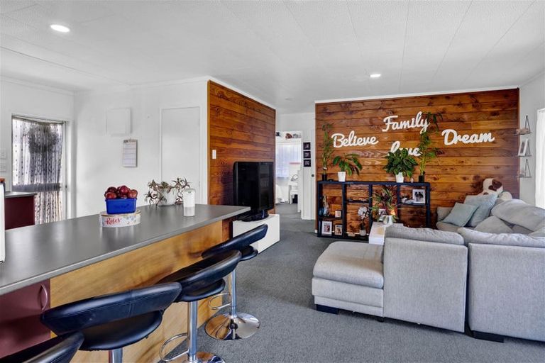 Photo of property in 15 Camellia Avenue, Bell Block, New Plymouth, 4312