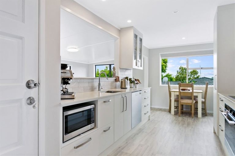 Photo of property in 13 Hewlett Road, Massey, Auckland, 0614