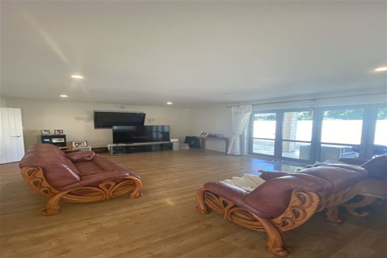 Photo of property in 207a Memorial Avenue, Burnside, Christchurch, 8053