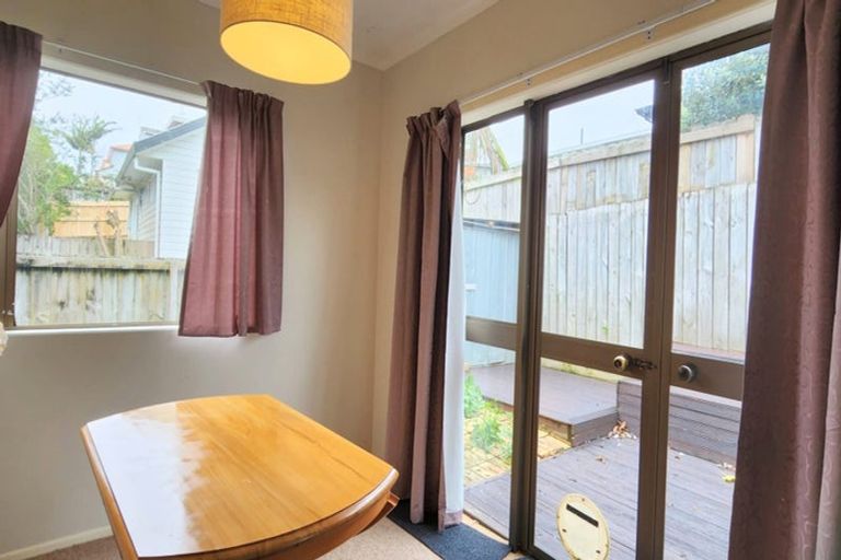 Photo of property in 2/186 Archers Road, Glenfield, Auckland, 0629