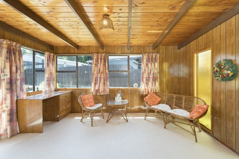 Photo of property in 19 Pankhurst Place, Sunnyvale, Auckland, 0612