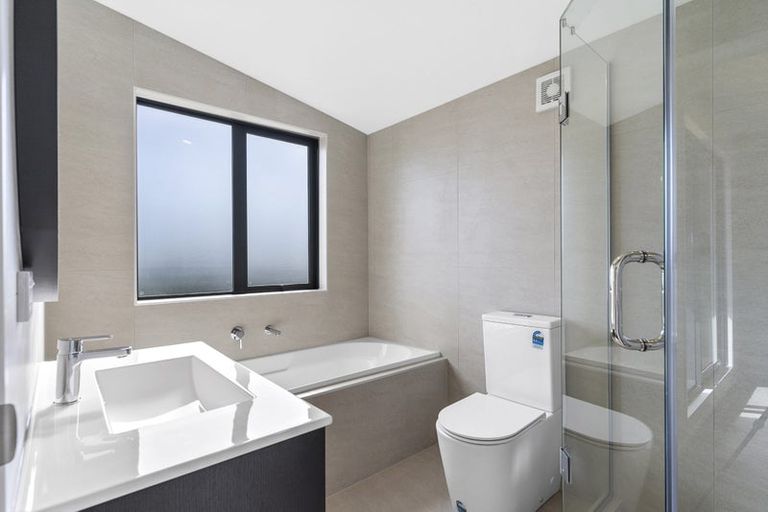 Photo of property in 5/64 Pupuke Road, Hillcrest, Auckland, 0627