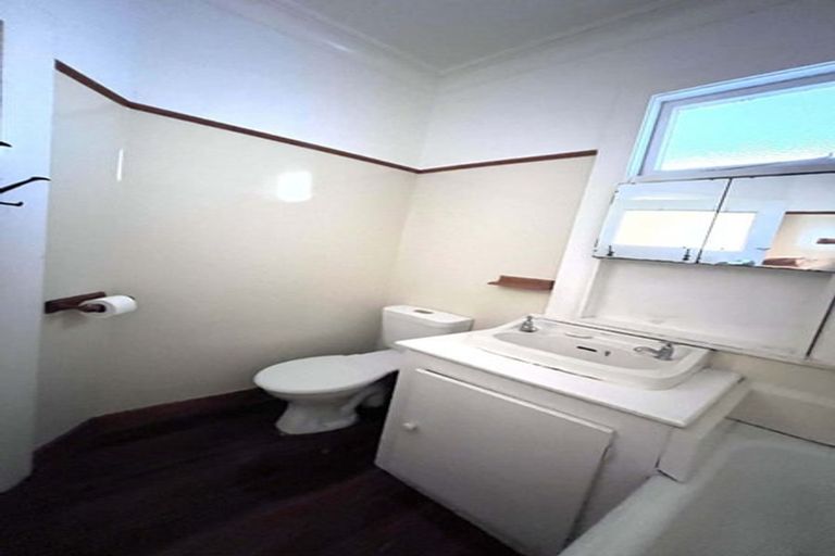 Photo of property in 80 Oxford Street, Levin, 5510