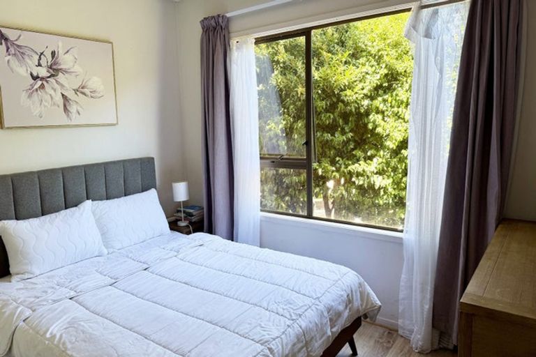 Photo of property in 5 Holyoake Place, Chatswood, Auckland, 0626