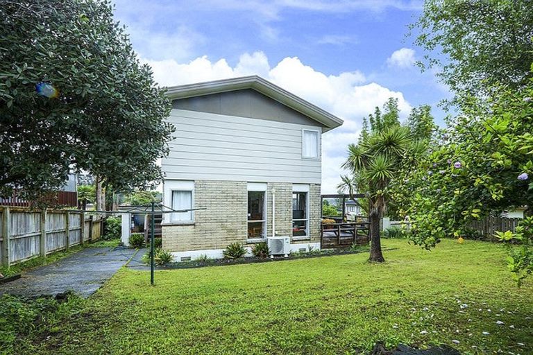Photo of property in 1/12 Ballater Place, Highland Park, Auckland, 2010