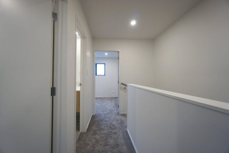 Photo of property in 3/26 Buscomb Avenue, Henderson, Auckland, 0610