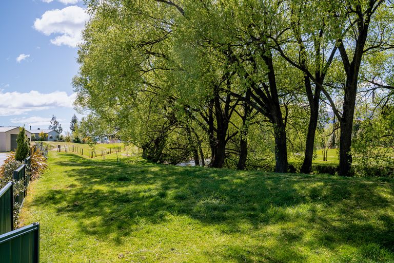 Photo of property in 135 Main Road, Luggate, Cromwell, 9383