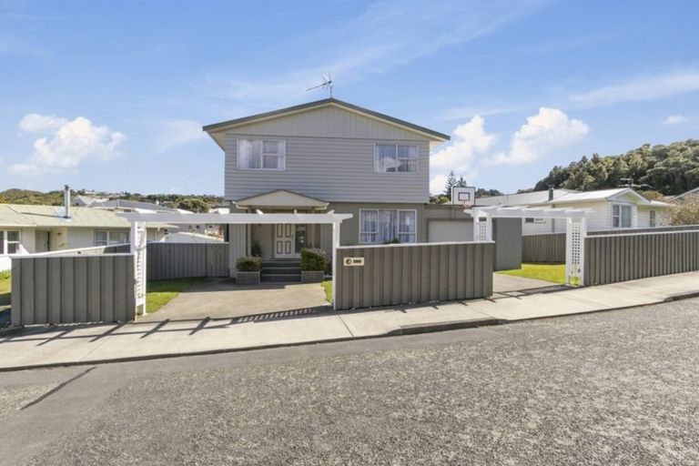 Photo of property in 15 Clematis Grove, Maungaraki, Lower Hutt, 5010