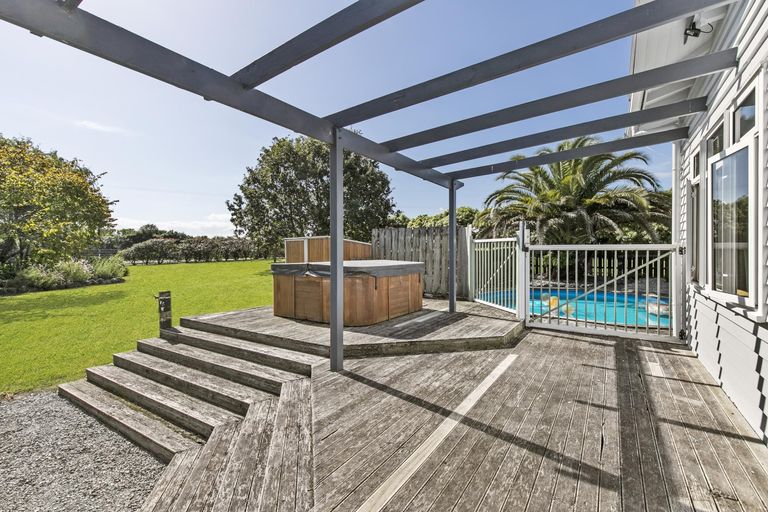 Photo of property in 27 Whatapaka Road, Karaka, Papakura, 2580