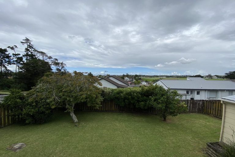 Photo of property in 143 Aviemore Drive, Highland Park, Auckland, 2010