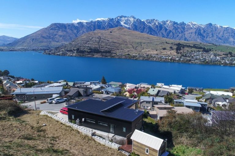 Photo of property in 16 Birch Lane, Queenstown, 9300