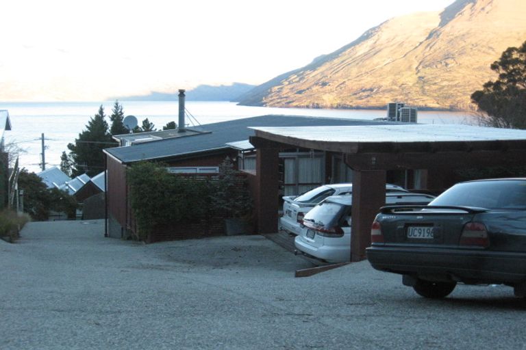Photo of property in 32a-b Lomond Crescent, Queenstown, 9300