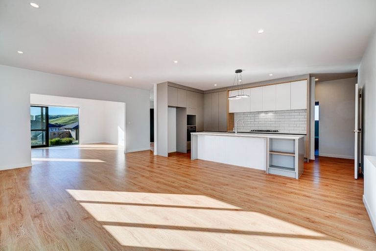 Photo of property in 16 Awa Avenue, Helensville, 0800