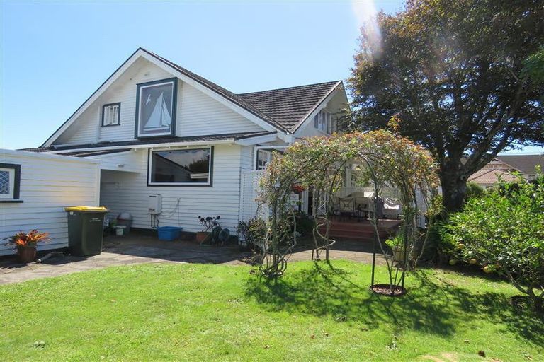 Photo of property in 41 Barrett Street, Westown, New Plymouth, 4310