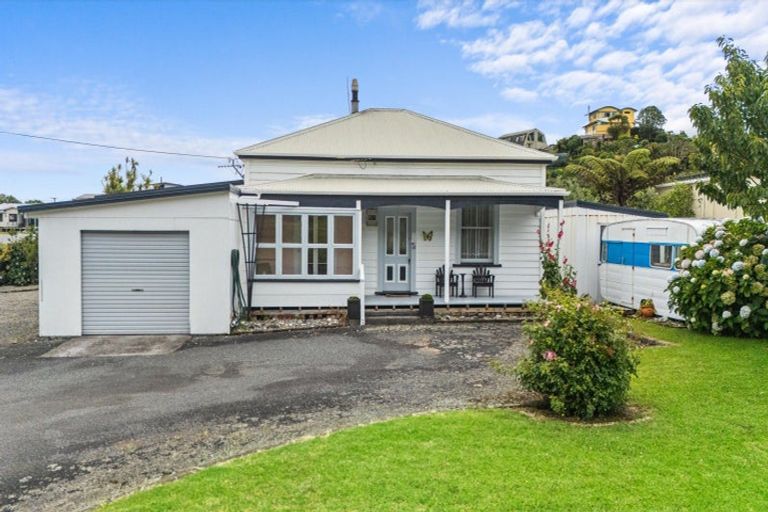 Photo of property in 10 North Street, Mokau, 4376