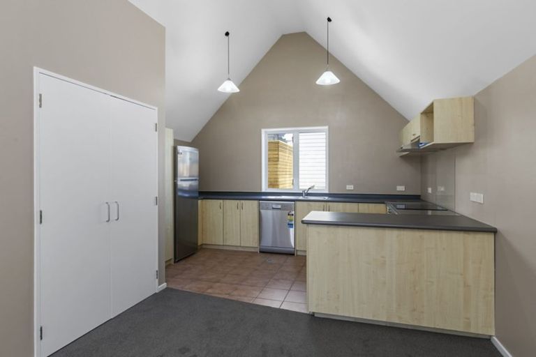 Photo of property in Victoria Villas, 23/35 Pirie Street, Mount Victoria, Wellington, 6011