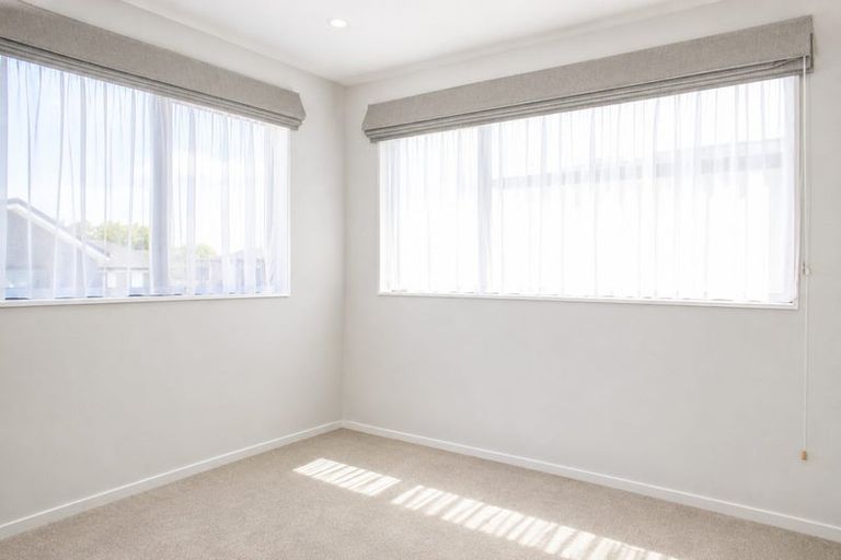 Photo of property in 42 Toanui Road, Hobsonville, Auckland, 0616