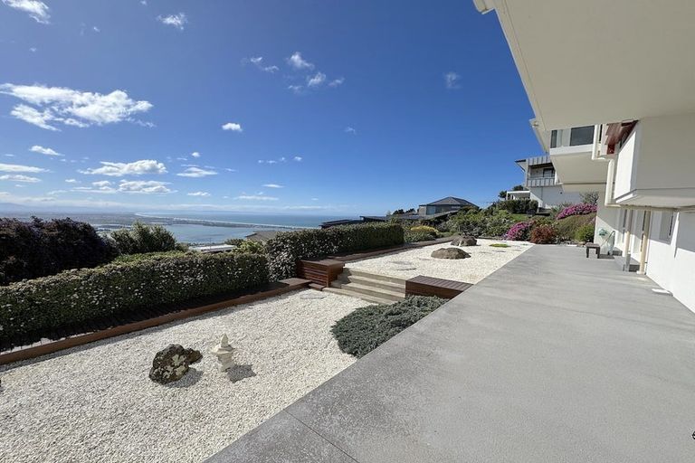 Photo of property in 2 Clearview Lane, Mount Pleasant, Christchurch, 8081