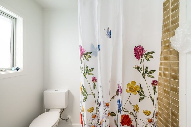 Photo of property in 14 Goldie Place, Waikanae Beach, Waikanae, 5036