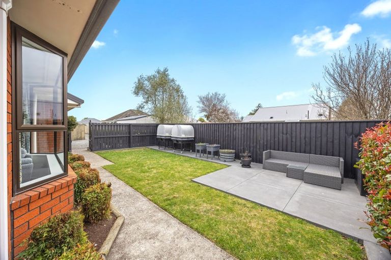 Photo of property in 1/43 Aorangi Road, Bryndwr, Christchurch, 8053