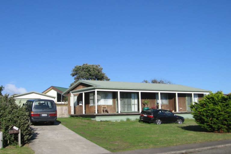 Photo of property in 38 Freyberg Crescent, Waikanae Beach, Waikanae, 5036