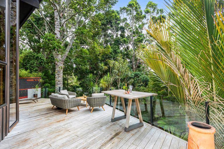 Photo of property in 93 Brick Bay Drive, Sandspit, Warkworth, 0982