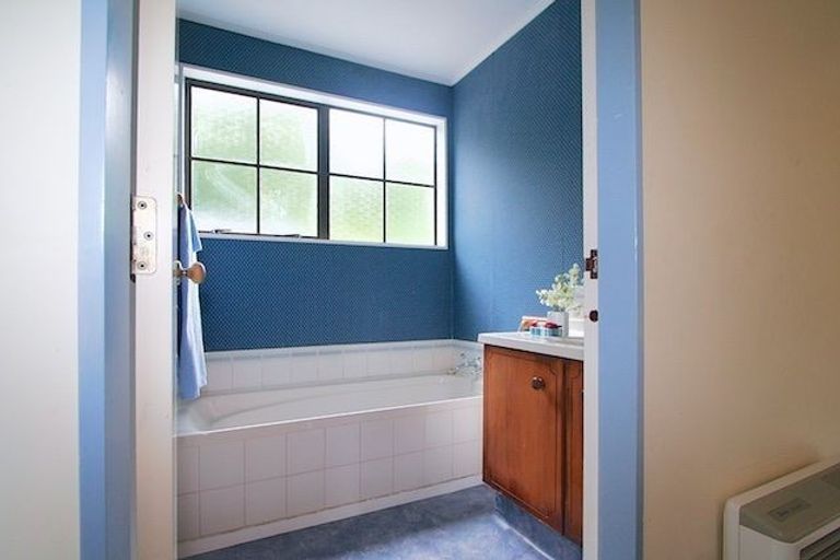 Photo of property in 32 Pekanga Road, Normandale, Lower Hutt, 5010