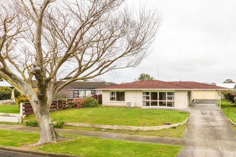 Photo of property in 16 Cecil Place, Cloverlea, Palmerston North, 4412