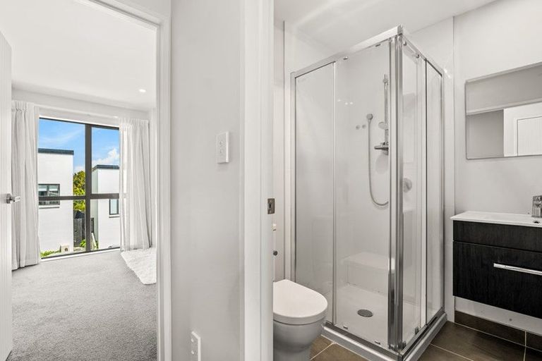 Photo of property in 8/36 Kaipatiki Road, Glenfield, Auckland, 0629