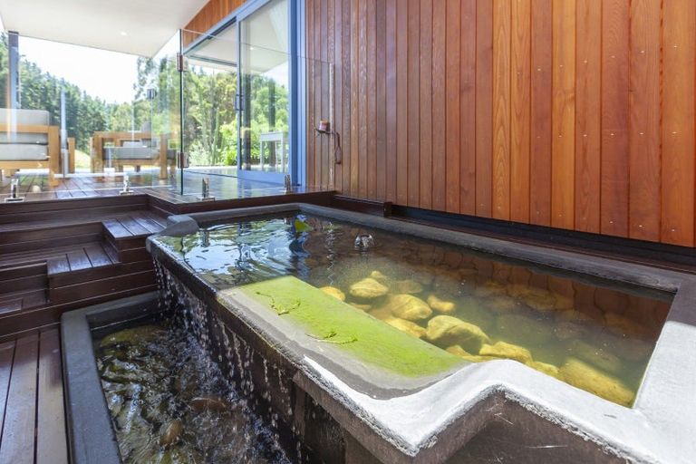 Photo of property in 105 Waterfall Road, Paraparaumu, 5032