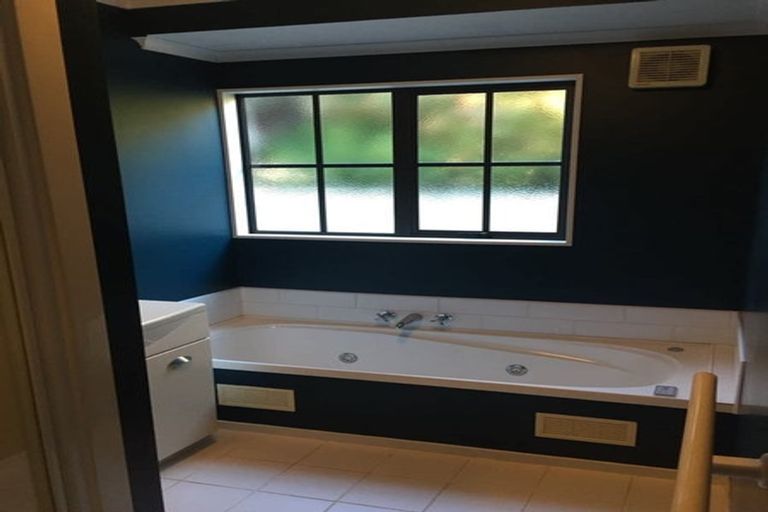 Photo of property in 1a Roy Street, Tawa, Wellington, 5028