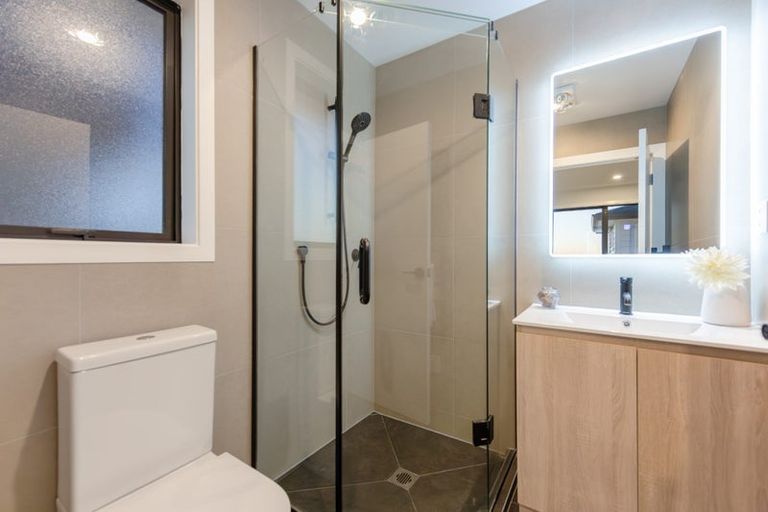 Photo of property in 17 Manawanui Way, Orewa, 0931