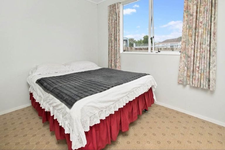 Photo of property in 25 Etherton Drive, Weymouth, Auckland, 2103
