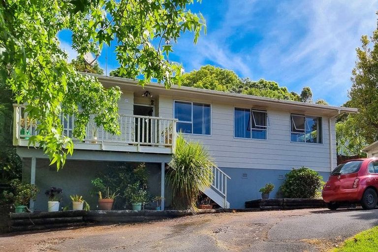 Photo of property in 37 Trias Road, Totara Vale, Auckland, 0629