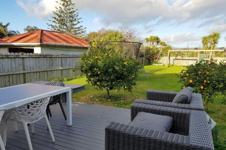 Photo of property in 660 Te Atatu Road, Te Atatu Peninsula, Auckland, 0610