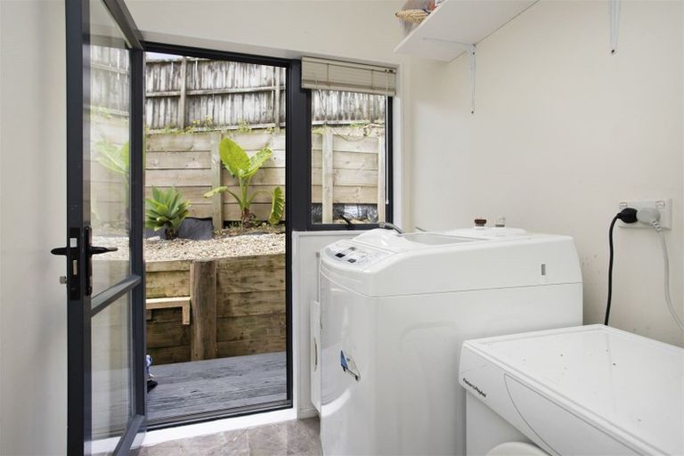 Photo of property in 58e Sunnyside Road, Sunnyvale, Auckland, 0612