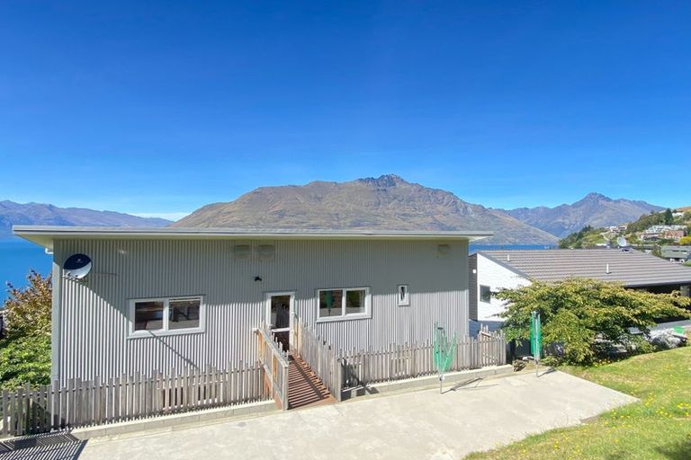 Photo of property in 9 Cameron Place, Fernhill, Queenstown, 9300