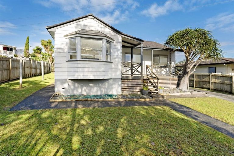 Photo of property in 6 Hotspur Place, Bayview, Auckland, 0629
