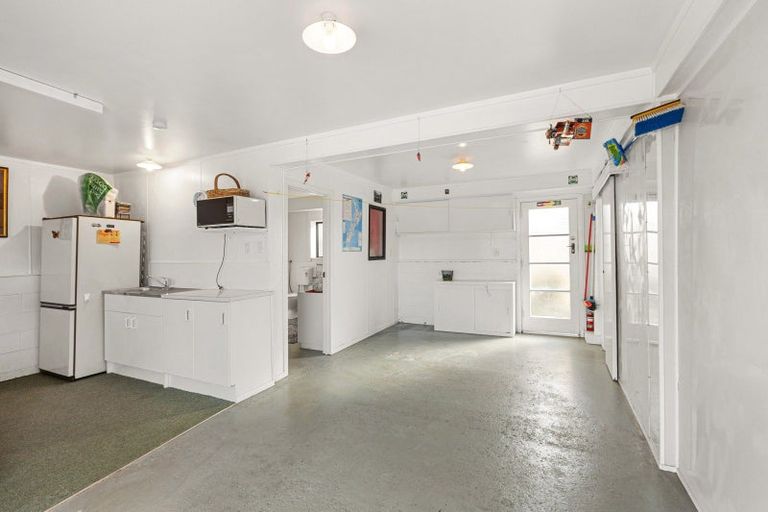 Photo of property in 51 Wallis Street, Raglan, 3225