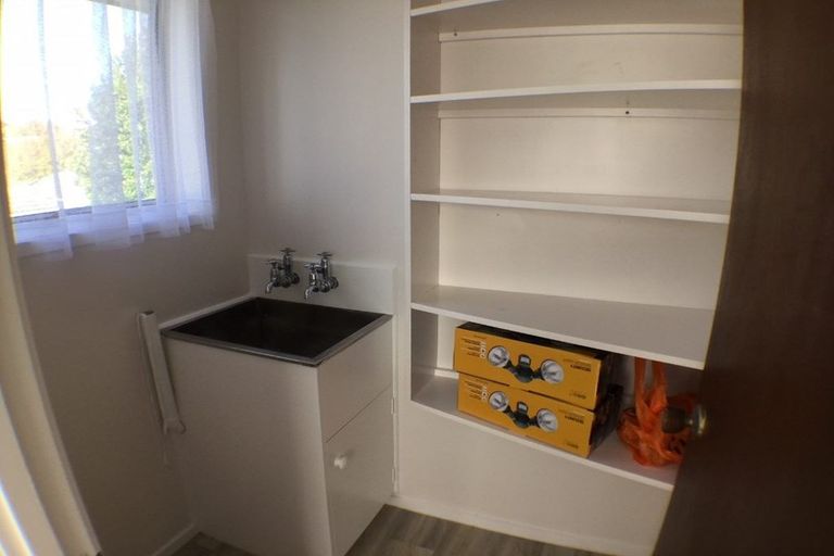 Photo of property in 2/27 Mannering Place, Hillcrest, Auckland, 0627