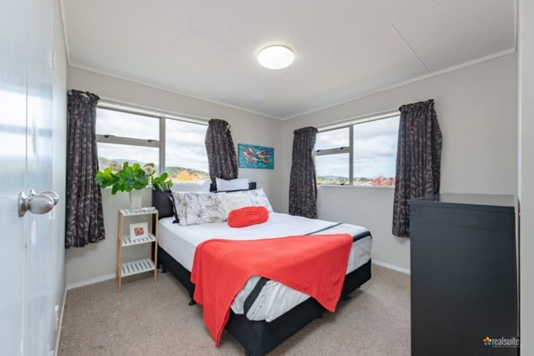 Photo of property in 118 Norana Road, Timberlea, Upper Hutt, 5018