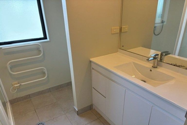Photo of property in 35 Spalding Rise, Golflands, Auckland, 2013