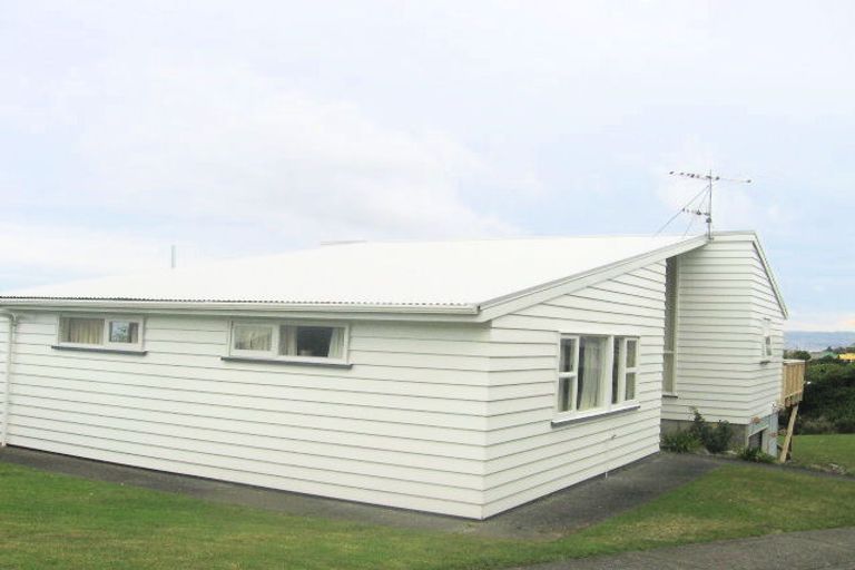 Photo of property in 10 Walnut Way, Maungaraki, Lower Hutt, 5010